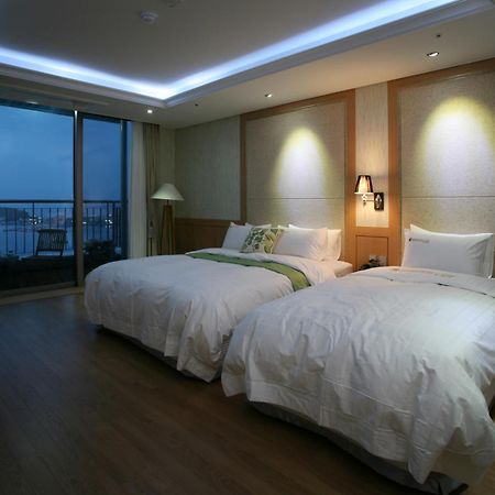 Benikea Hotel Yeosu Exterior photo