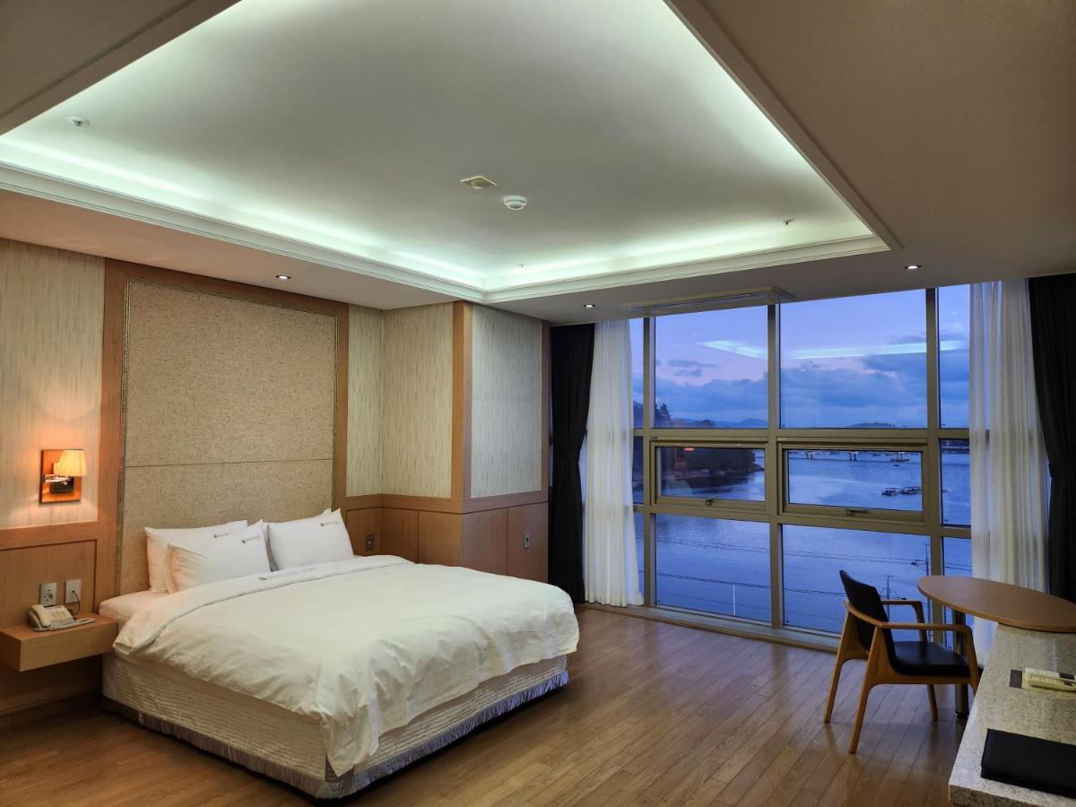Benikea Hotel Yeosu Exterior photo