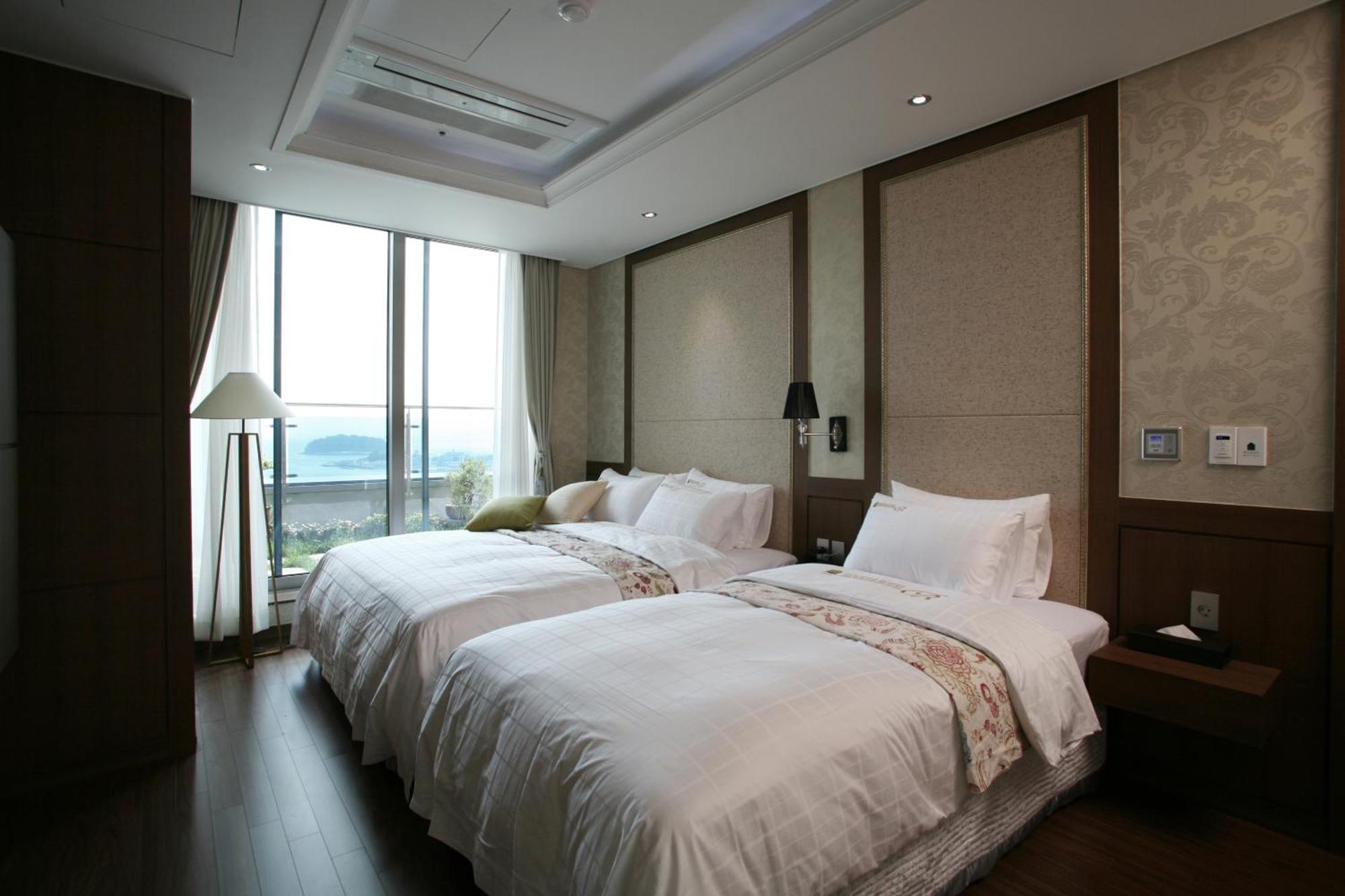Benikea Hotel Yeosu Exterior photo