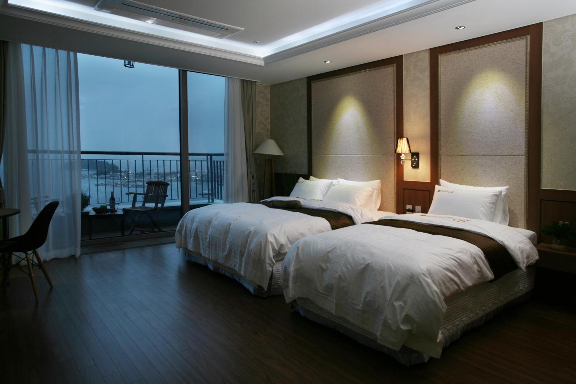Benikea Hotel Yeosu Exterior photo