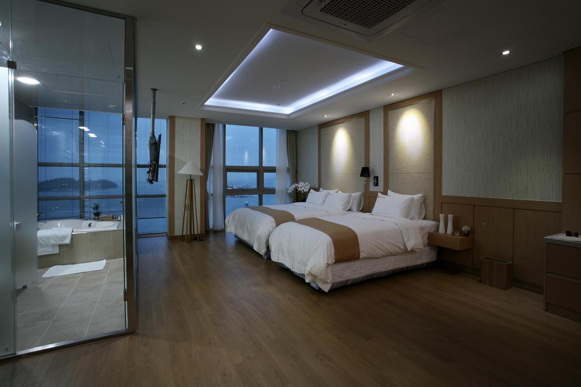 Benikea Hotel Yeosu Exterior photo