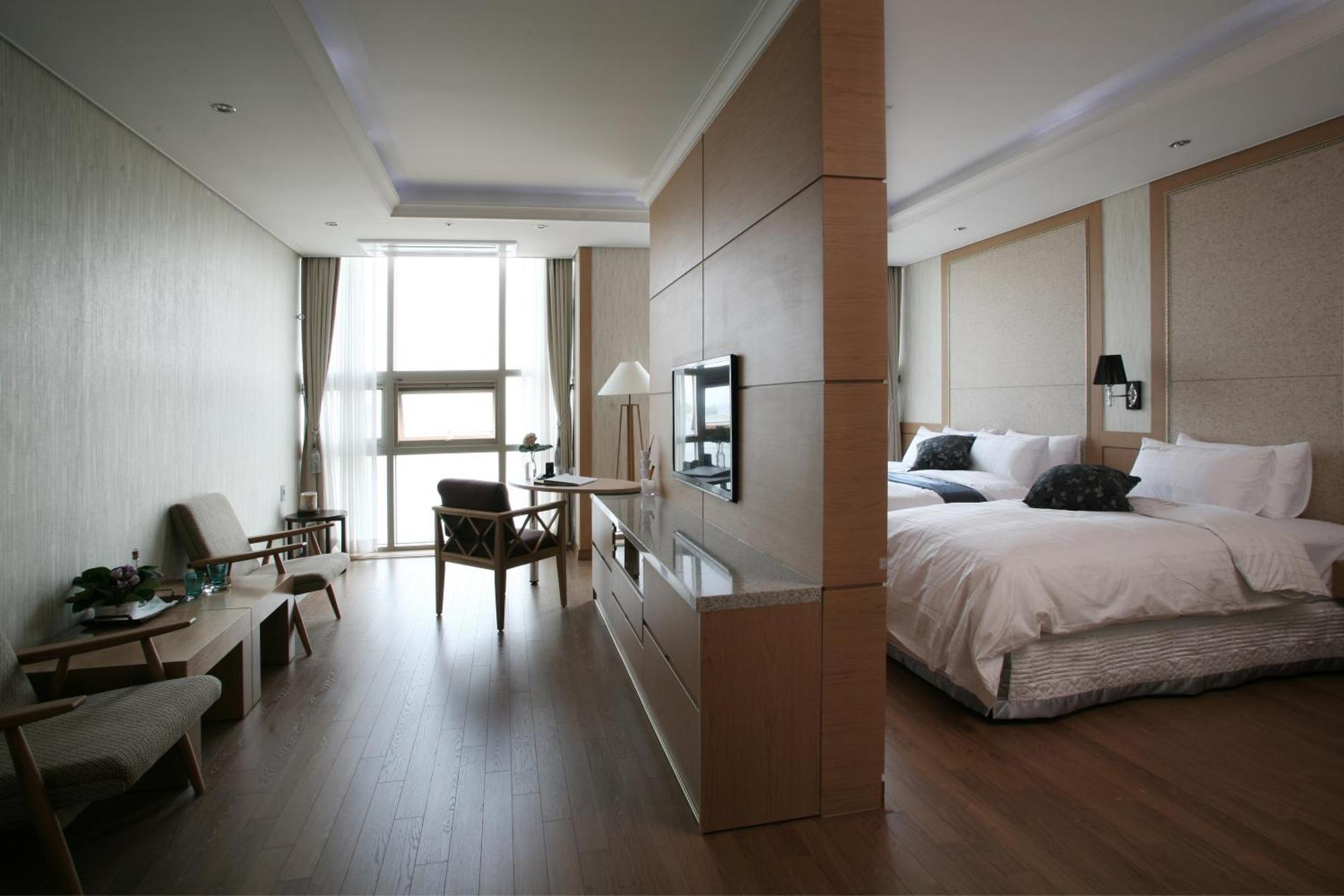 Benikea Hotel Yeosu Exterior photo