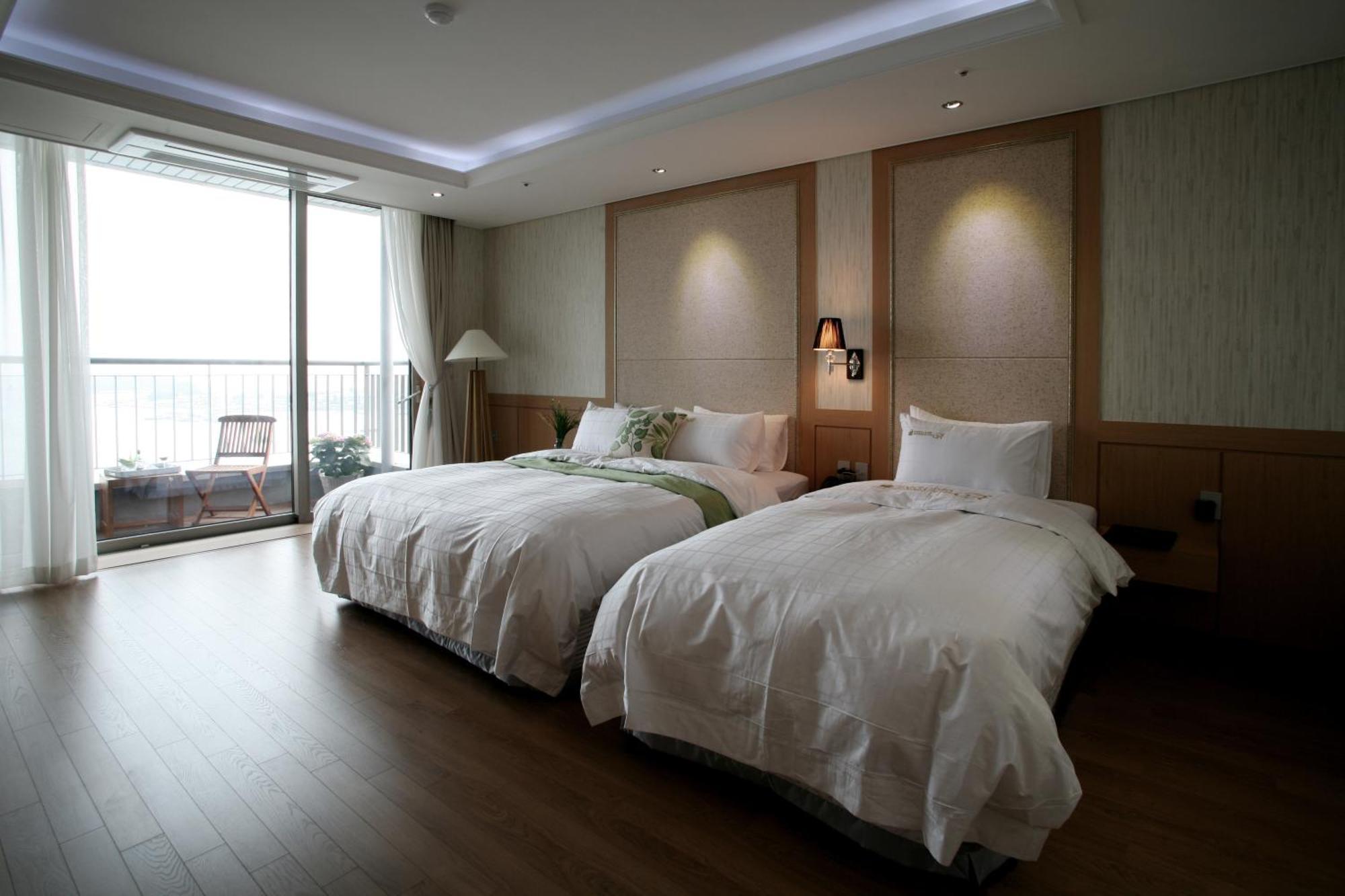 Benikea Hotel Yeosu Exterior photo