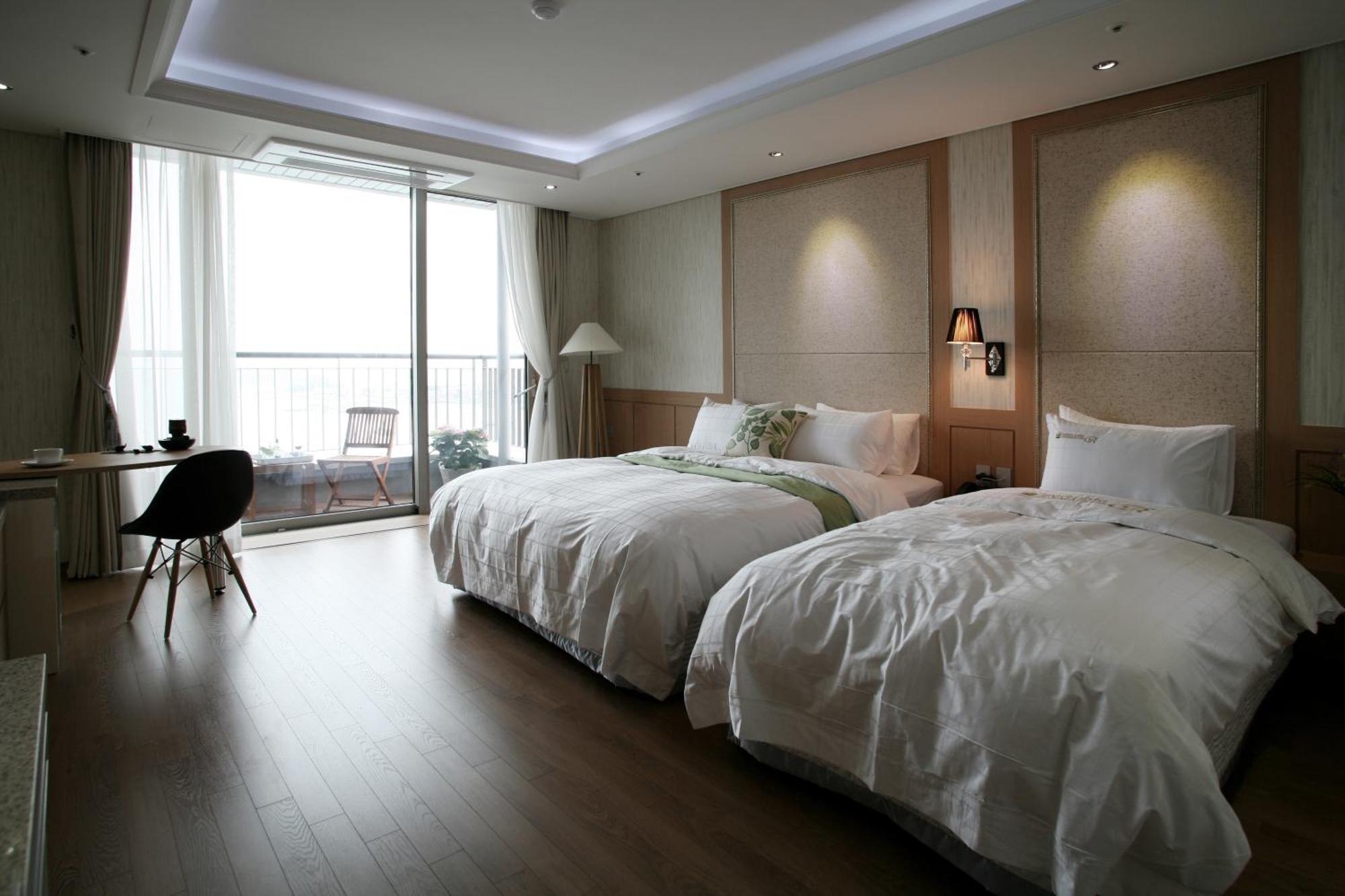 Benikea Hotel Yeosu Exterior photo