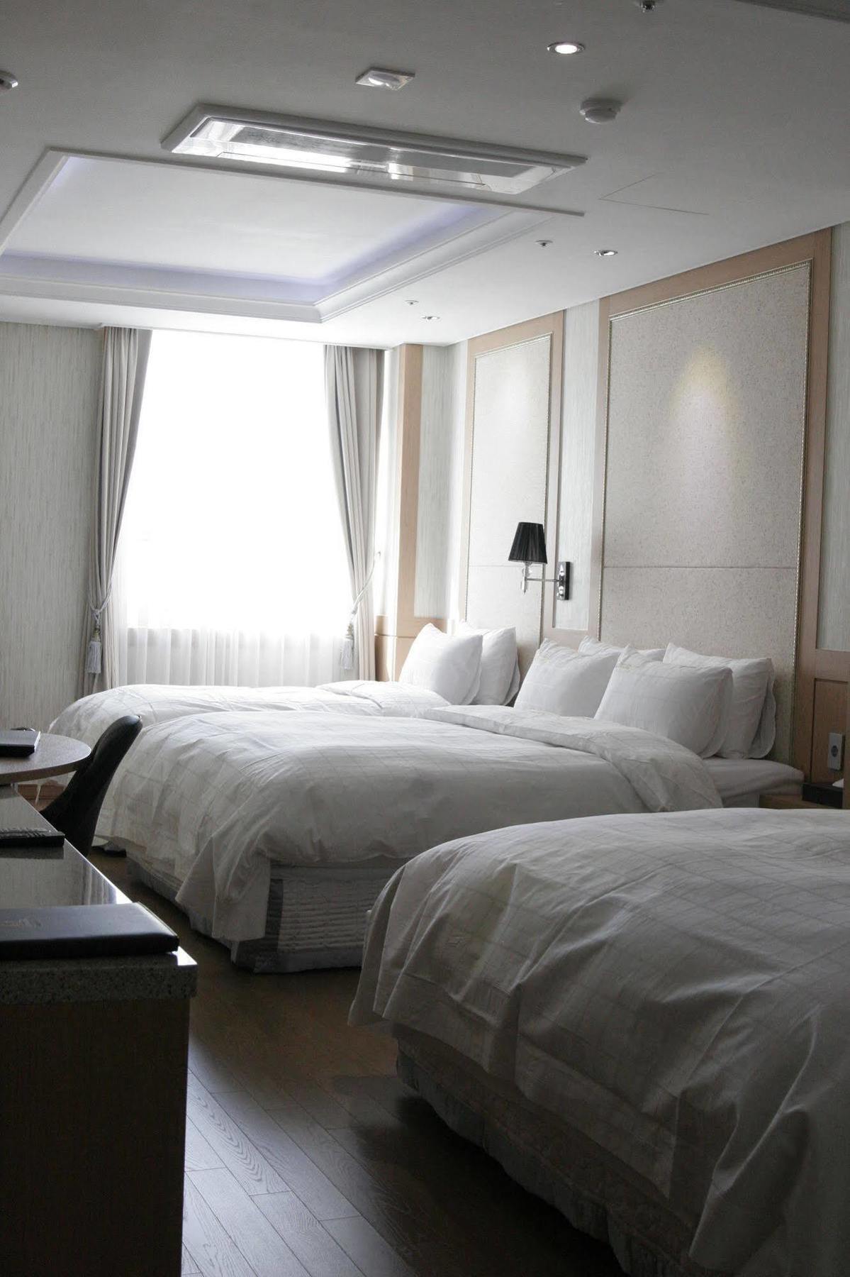Benikea Hotel Yeosu Exterior photo