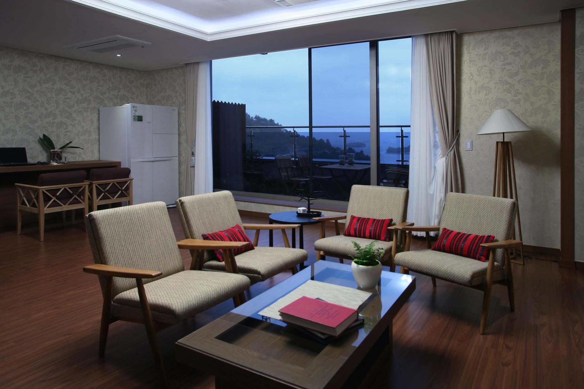 Benikea Hotel Yeosu Exterior photo