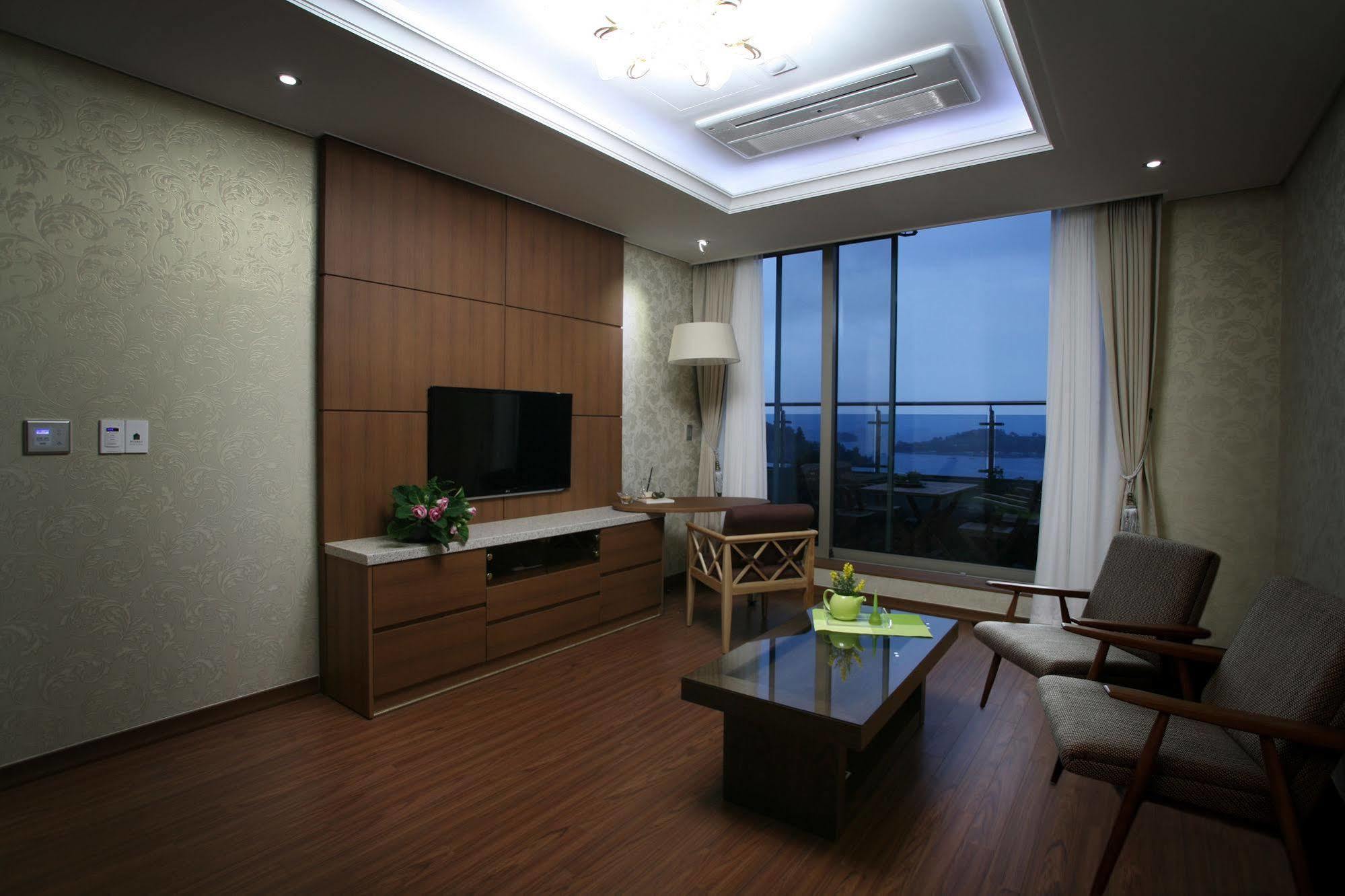 Benikea Hotel Yeosu Exterior photo