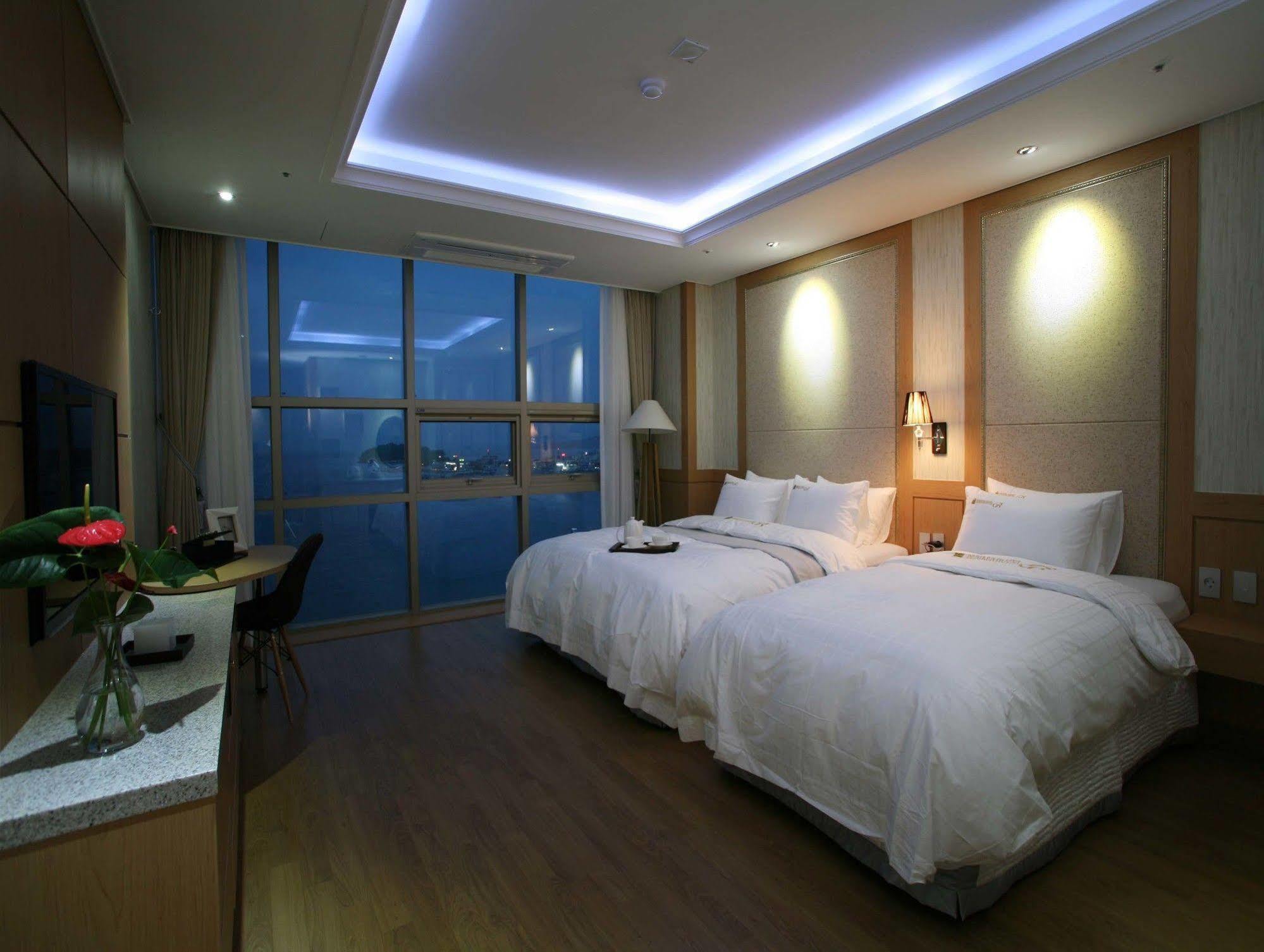 Benikea Hotel Yeosu Exterior photo