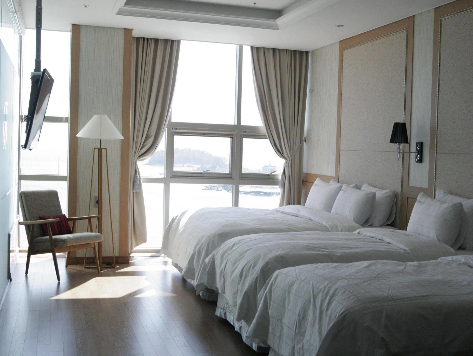 Benikea Hotel Yeosu Exterior photo