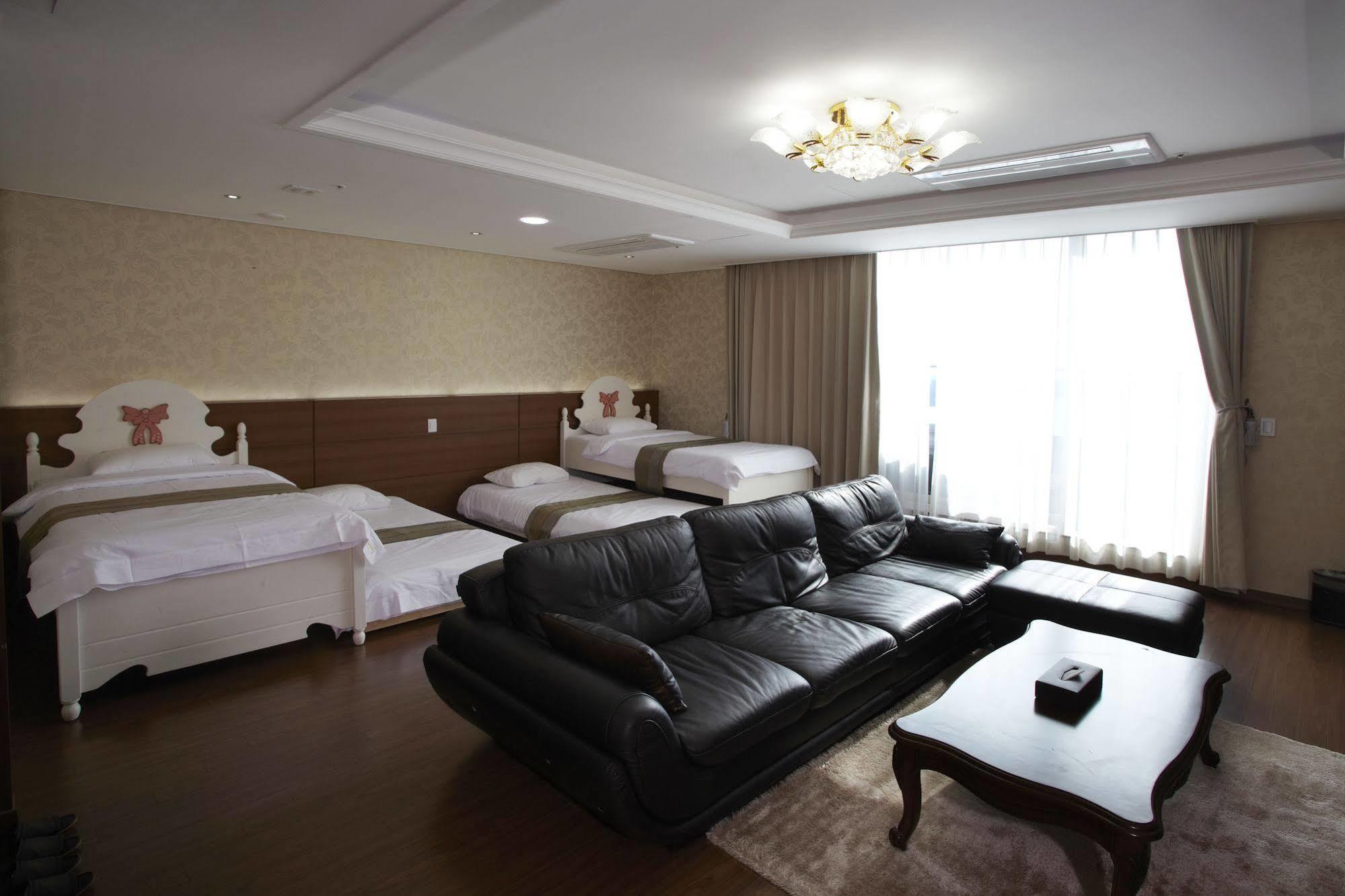 Benikea Hotel Yeosu Exterior photo