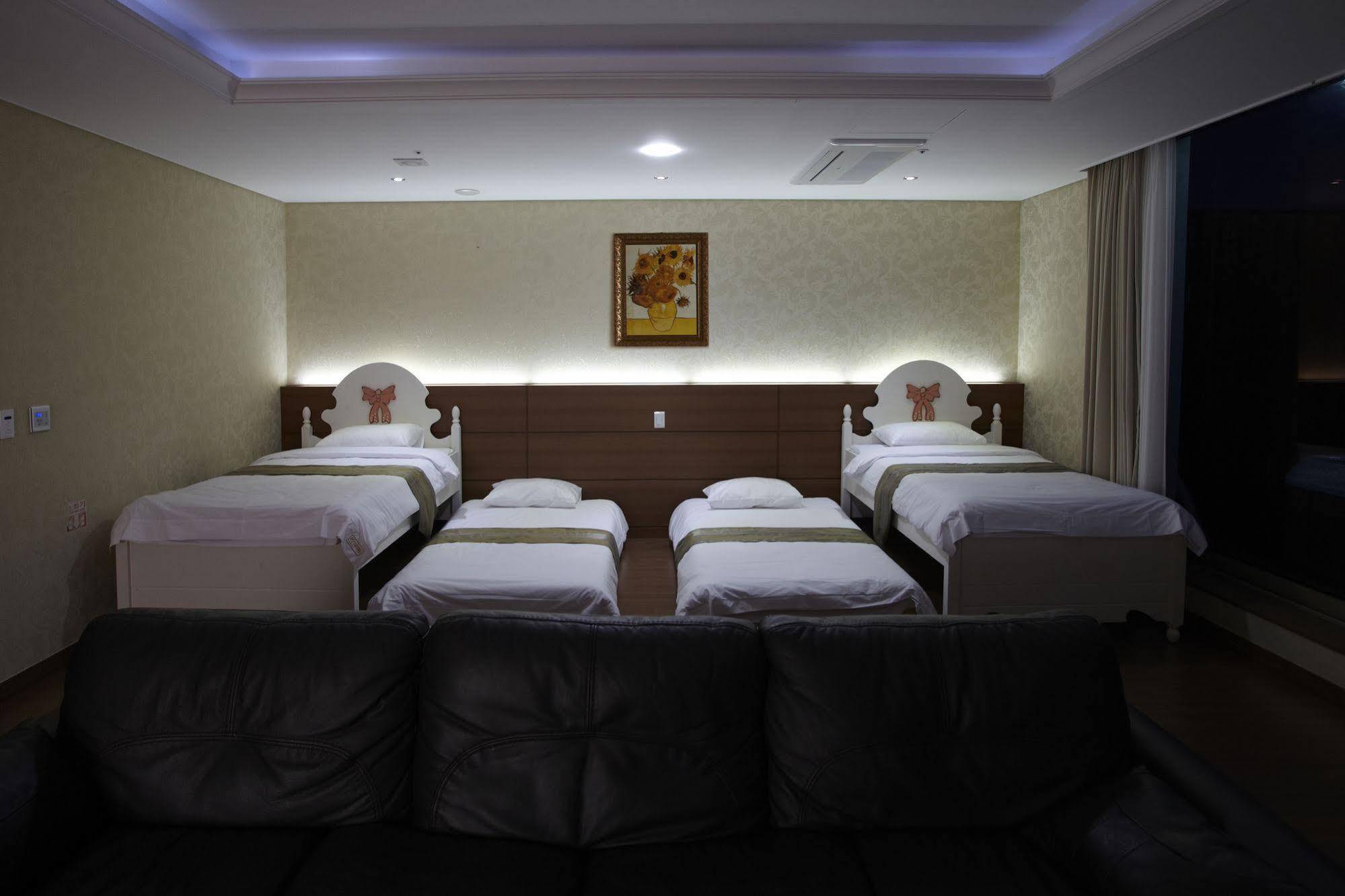 Benikea Hotel Yeosu Exterior photo