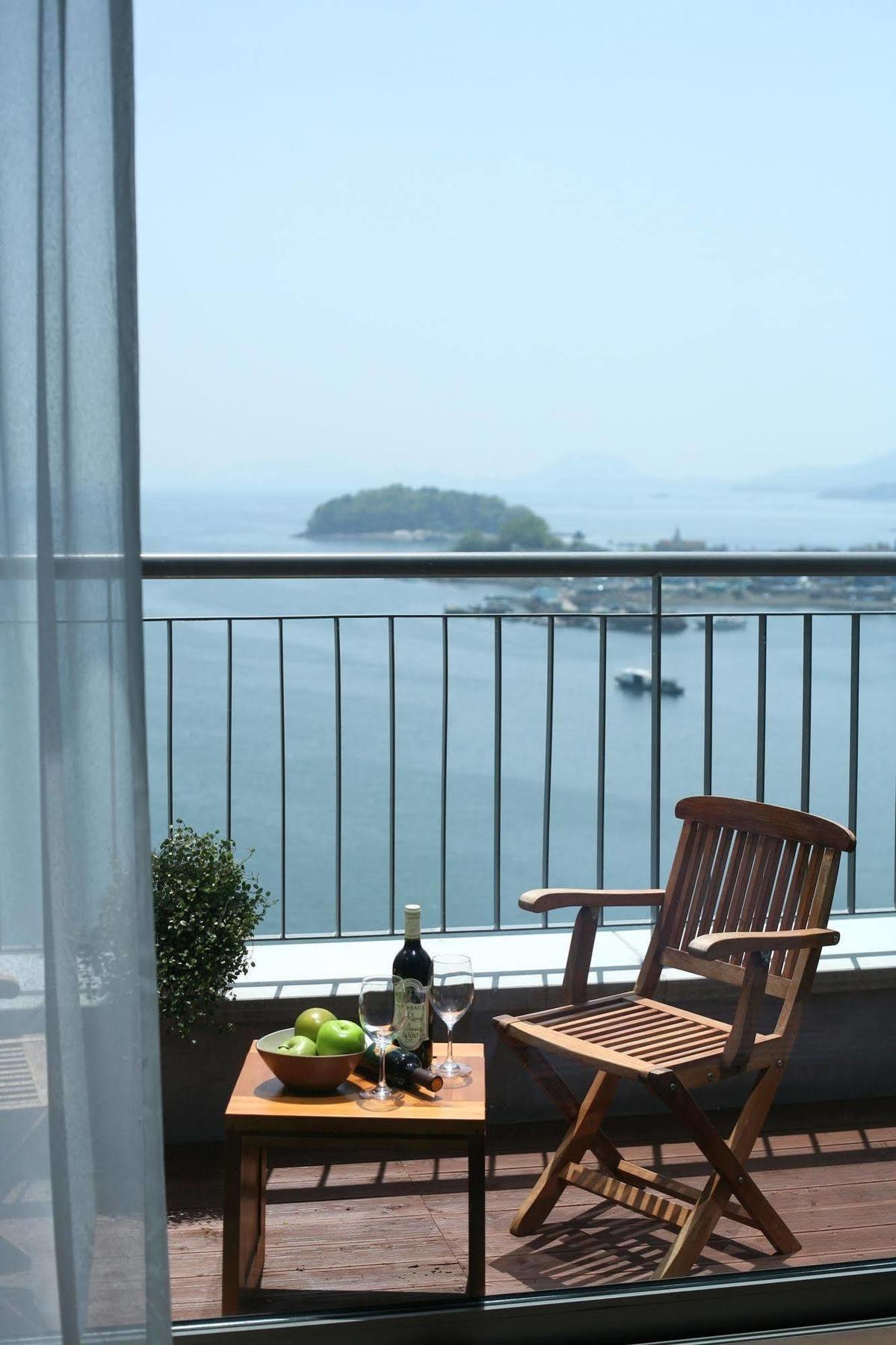 Benikea Hotel Yeosu Exterior photo