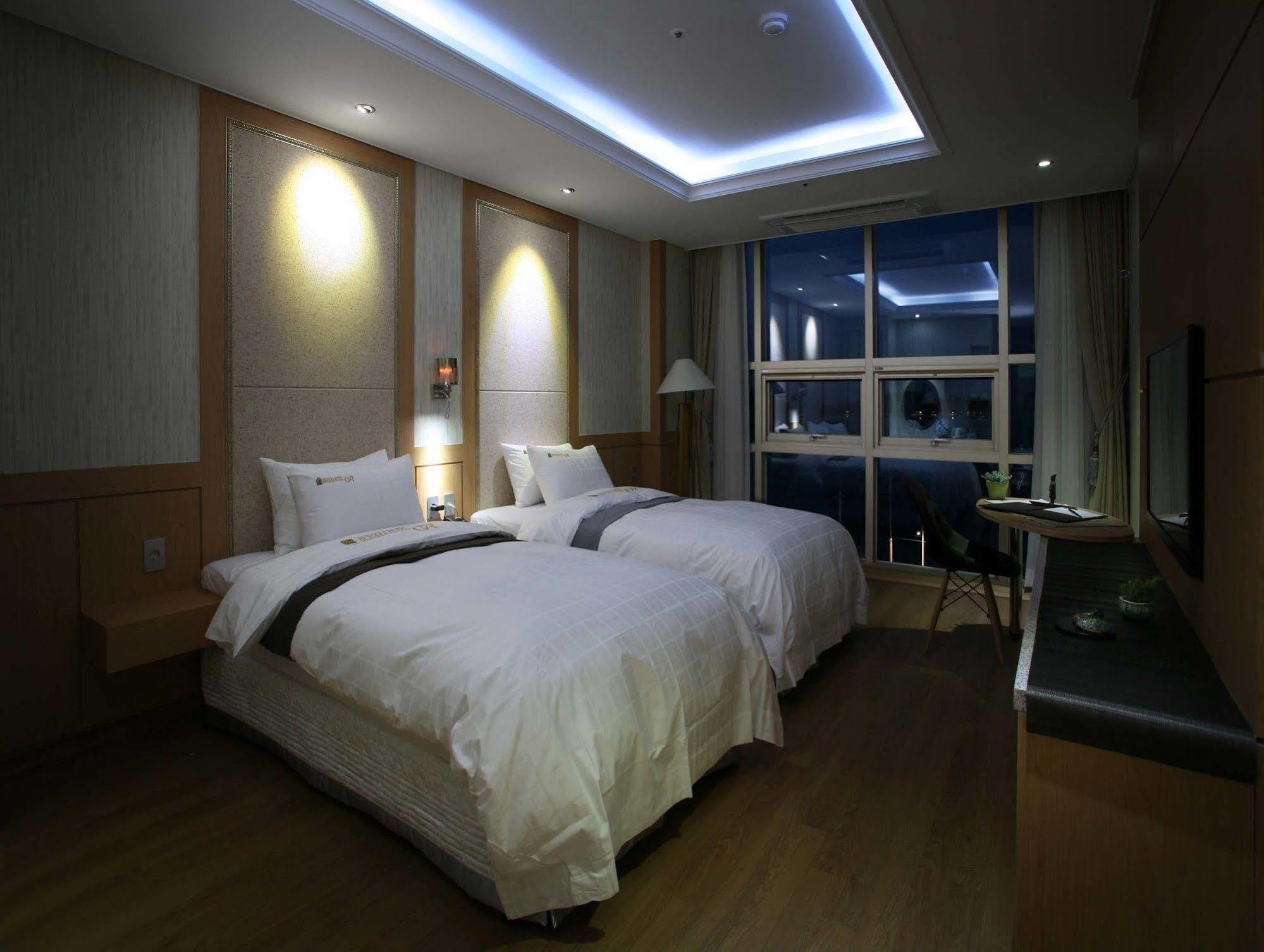 Benikea Hotel Yeosu Exterior photo