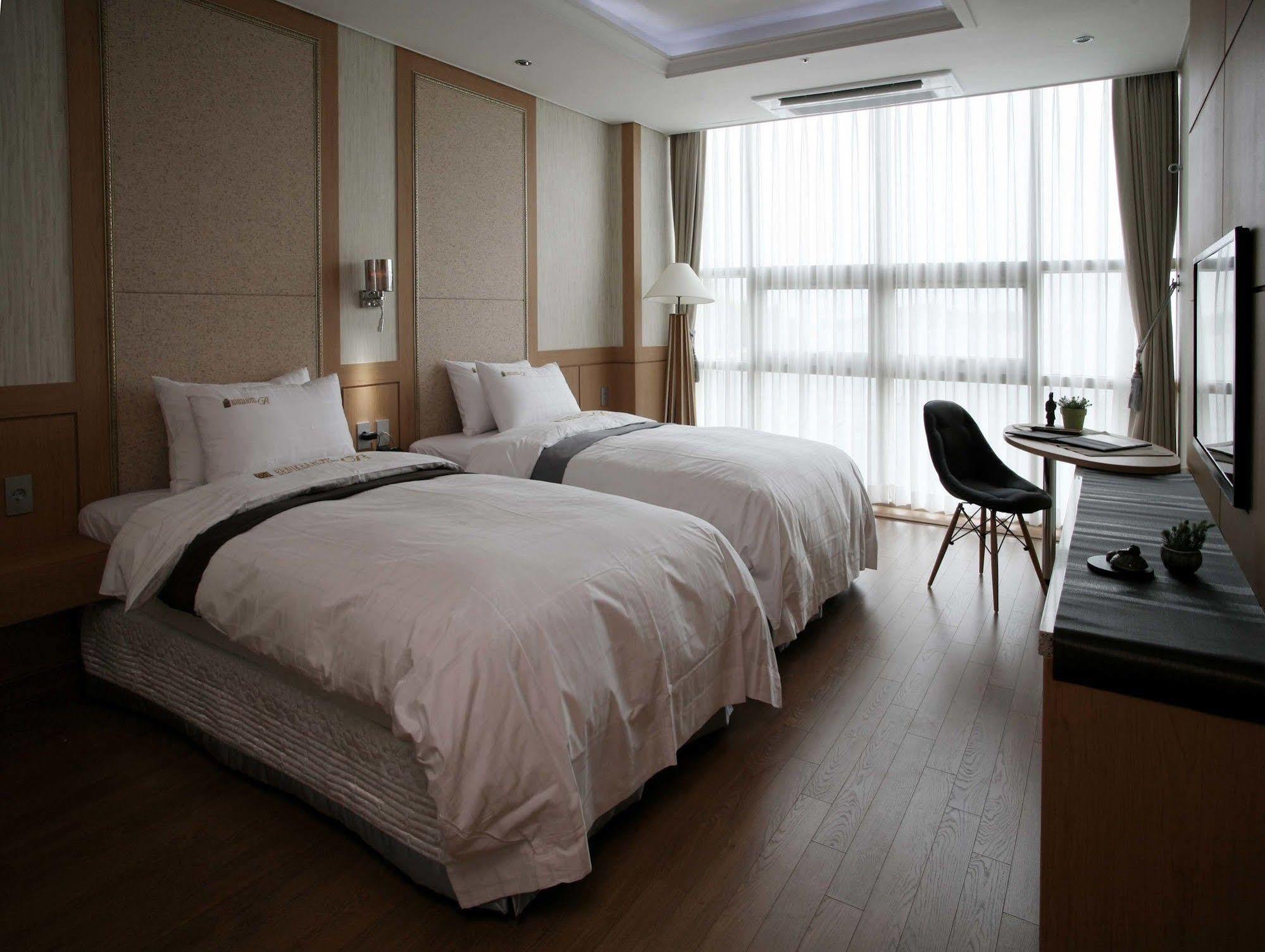 Benikea Hotel Yeosu Exterior photo